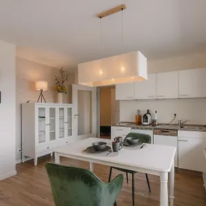 Exklusiv&zentral: 1-zi. Mit Balkon Stellplatz Apartment